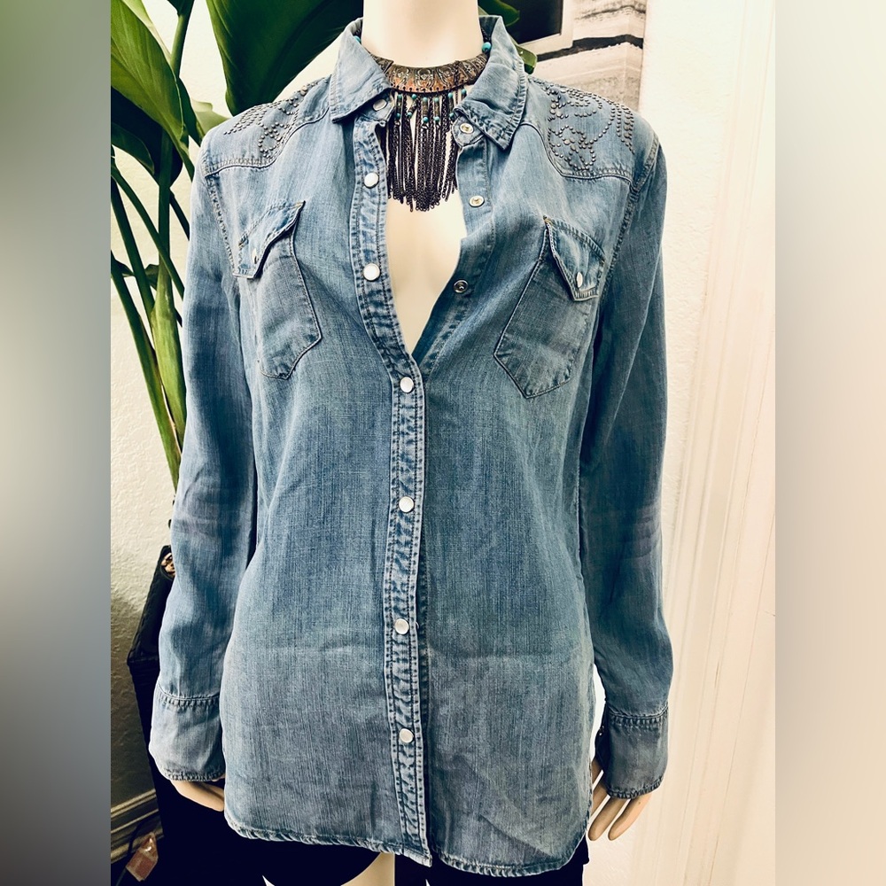 Studded Long Sleeve Snap Women's Denim Button Down Western Shirt.